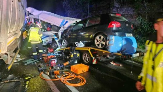 VÂLCEA: Un mort în urma coliziunii dintre o autoutilitară și un autotren, pe Valea Oltului