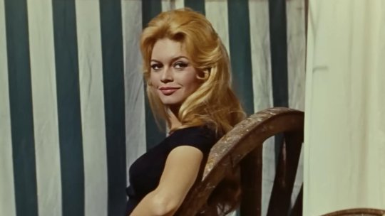 Balerinii și inelele cu diamante ale regretatei actrițe franceze Brigitte Bardot, scoase la licitație
