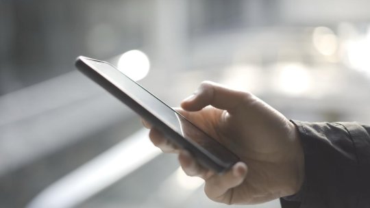 Președinte Nicușor Dan spune că restricționarea accesului copiilor la rețelele sociale trebuie discutată pe baza datelor științifice