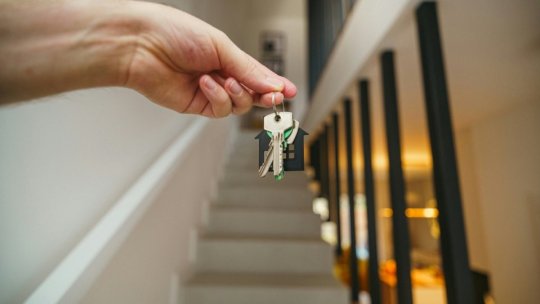 4 din 10 români locuiau în gospodării supraaglomerate în 2024