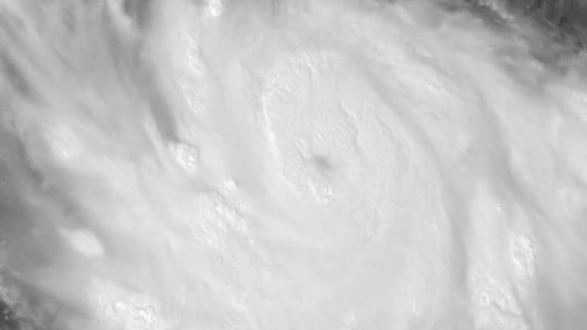 Uraganul Polo se intensifică în Pacific
