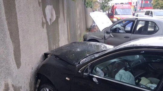 GIURGIU: Șofer rănit în urma coliziunii dintre două autoturisme