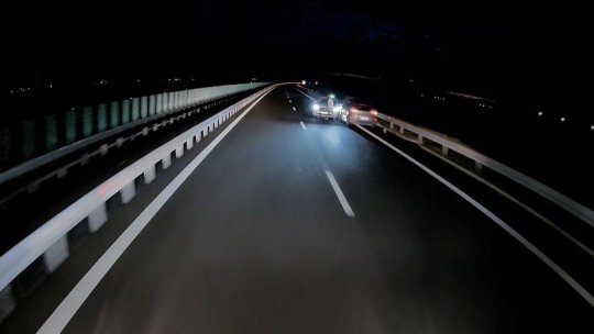 „Inconştienţa maximă”, pe DEx 12: Două maşini, oprite pe banda întâi fără semnalizare înainte de răsărit