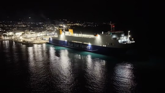 Grecia: Un feribot auto a luat foc în apropierea insulei Mykonos
