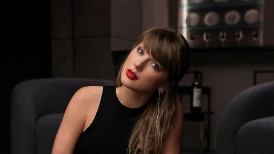 Taylor Swift scrie istorie la gala VMA și o omagiază pe regretata Dolly Parton