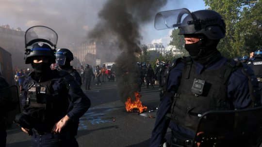 FRANȚA: Peste 400 de arestări în urma protestelor elevilor