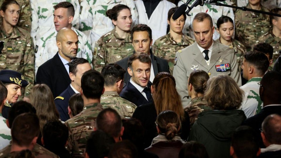 Limitat Franța reintroduce un tip limitat de serviciu militar | Actualitate ...