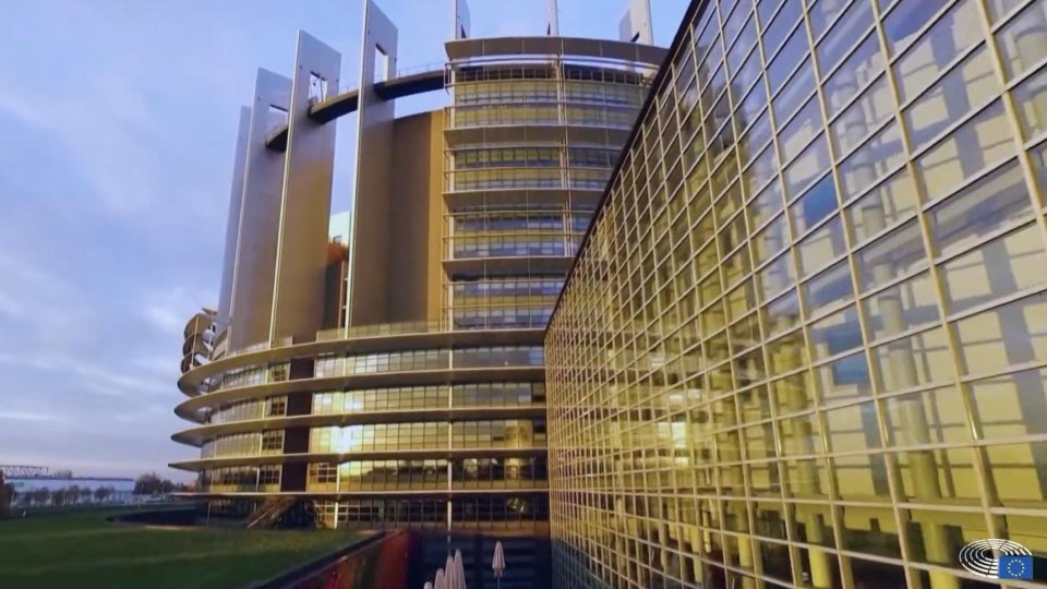 Eurodeputații aprobă noi reguli pentru rambursarea biletelor de avion cumpărate prin intermediari